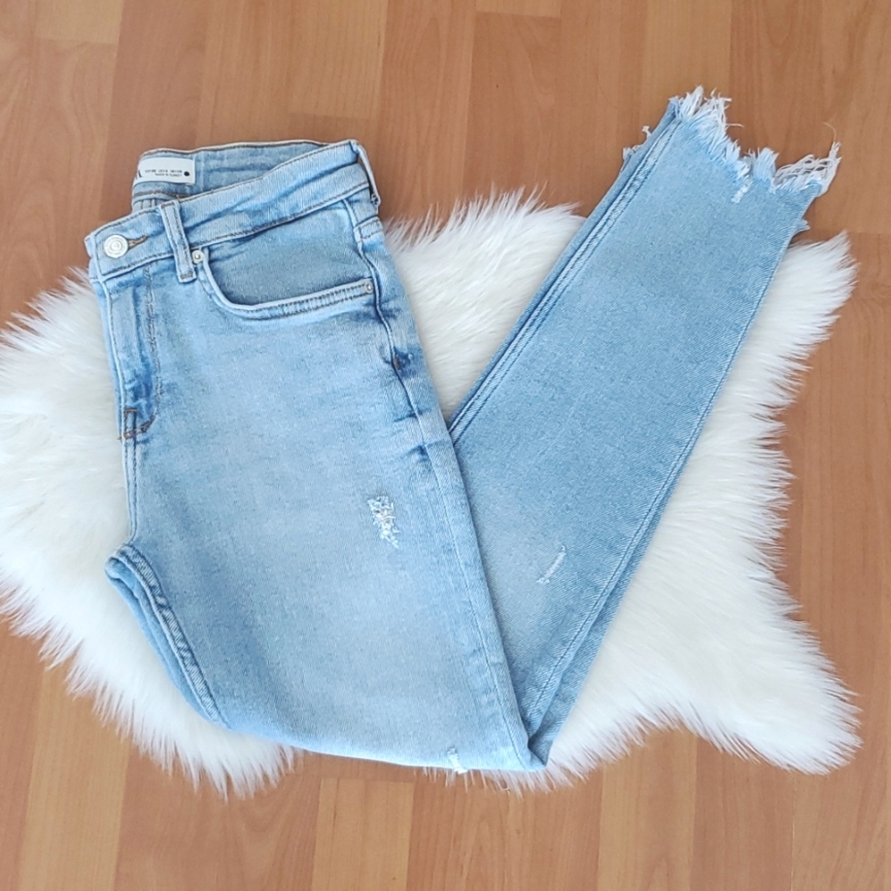 Zara womens light wash distressed ankle fray jeans sz 6